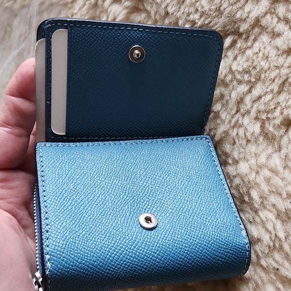 NWT Crossgrain Leather Small Pacific Blue Trifold Wallet 🩵🎁 - Picture 5 of 16